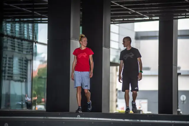 Czy rozciągać się przed bieganiem? Oto co musisz wiedzieć, aby uniknąć kontuzji