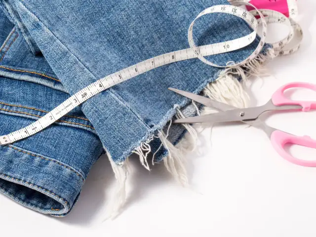 Skróć spodnie bez maszyny: poradnik krok po kroku!