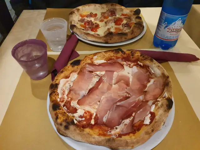 Gdzie zjeść w Pizie? Odkryj najlepsze miejsca na smaczne posiłki