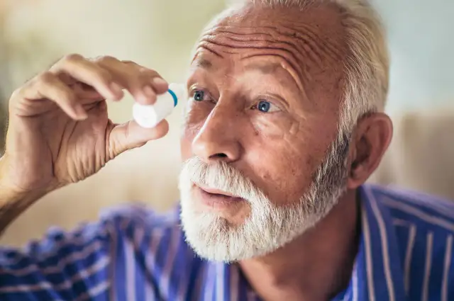 Mycie włosów po zaćmie: Kiedy i jak bezpiecznie? Porady eksperta