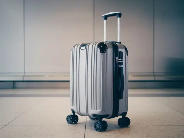 Walizka kabinowa co to znaczy? Kluczowe informacje o bagażu podręcznym