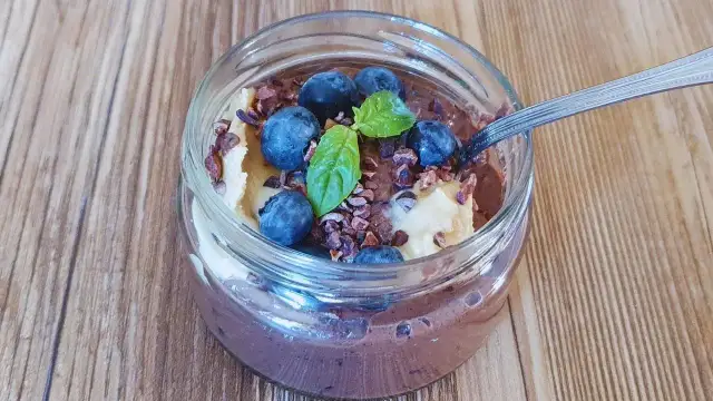 Pudding proteinowy: Szybki przepis na zdrowy deser (keto, wege)