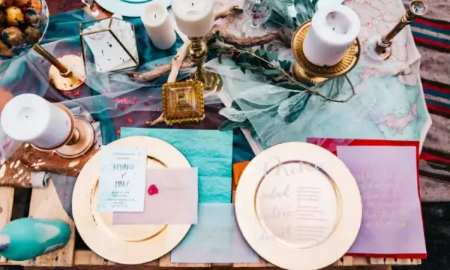 Jak ułożyć organzę na stół, aby stworzyć zachwycającą dekorację