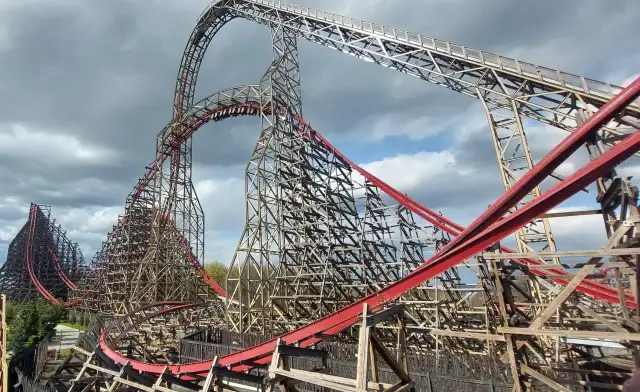 Energylandia: Ile ludzi? Kiedy jechać, by uniknąć kolejek?