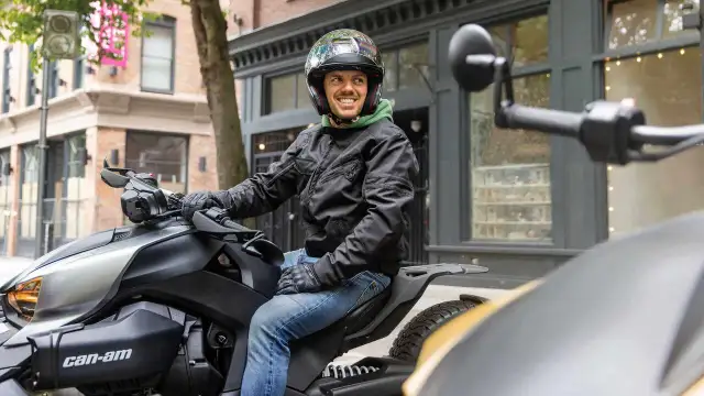 Kurtka motocyklowa: jak wybrać, by jeździć bezpiecznie i wygodnie?