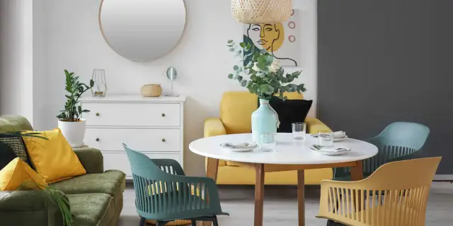 Jak dobrać kolor krzeseł do salonu? Poradnik i trendy