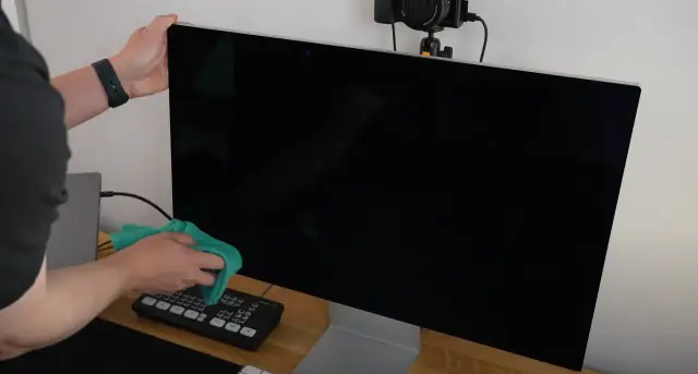Czym czyścić monitor? Bezpieczny poradnik krok po kroku