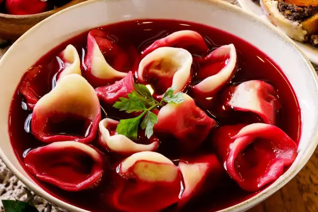 Rubinowy barszcz? Odkryj sekrety koloru, który zachwyca!