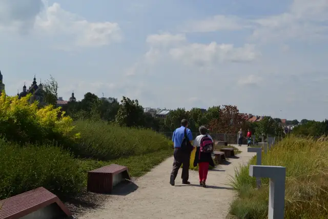 Jak dojechać do Tarasów Zamkowych w Lublinie - sprawdź najlepsze opcje