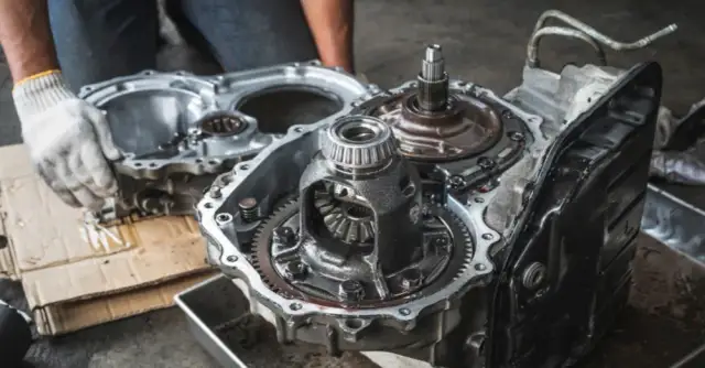 Dyferencjał w aucie: klucz do zakrętów. Jak działa i co z awarią?