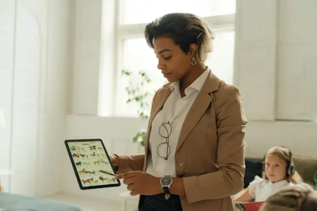 Jak prowadzić ciekawe zajęcia z pedagogiem? Gotowe scenariusze