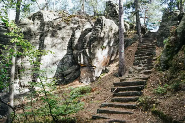 Góry Stołowe: Gdzie spać? Karłów czy Kudowa? Wybierz idealnie!