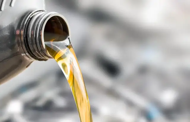 Jaki olej do kosiarki spalinowej, aby uniknąć kosztownych napraw?