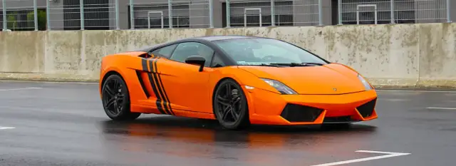 Co jest szybsze: Lamborghini czy Ferrari? Porównanie osiągów i prędkości