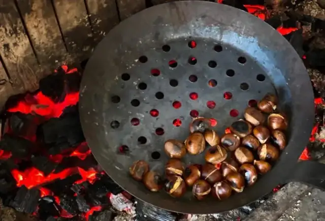Châtaignes grillées au feu de bois : Le secret d'une cuisson parfaite