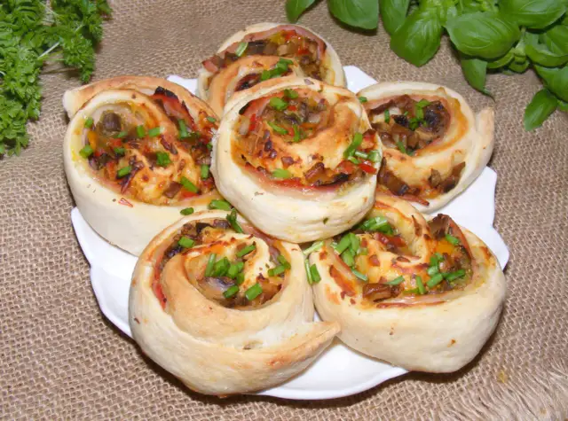 Jak zrobić rollsy jak z Pizza Hut - prosty przepis na pyszne przekąski