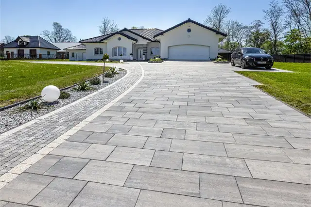 Asfalt czy kostka: Co wybrać, aby uniknąć wysokich kosztów i problemów?