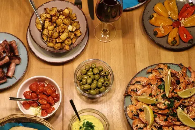 Co to jest tapas w Hiszpanii? Fascynująca historia i smaki