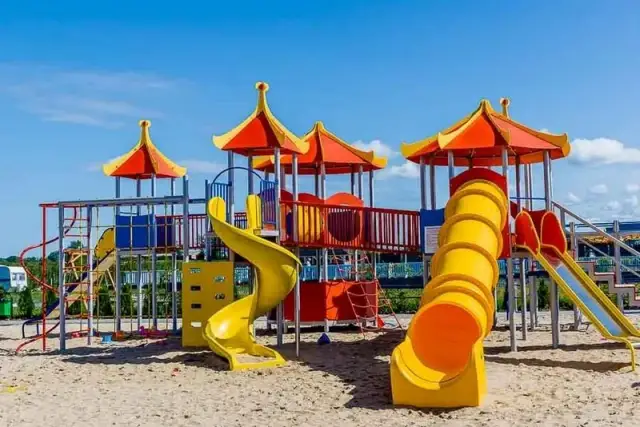 Wakacje nad morzem z dzieckiem: TOP miejsca i porady eksperta