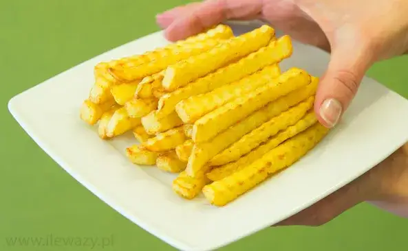 Frytki: Ile ważą? Waga porcji, kalorie i wpływ obróbki