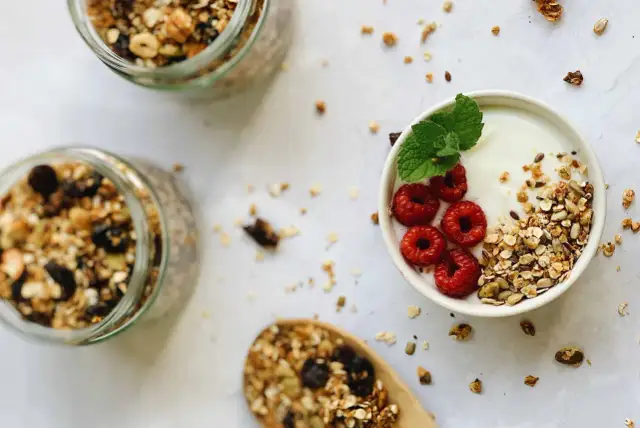 Czy granola jest dietetyczna? Sprawdź, co kryje się w składzie