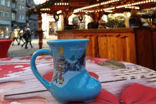 Ile kosztuje grzaniec na jarmarku we Wrocławiu? Ceny i najlepsze oferty