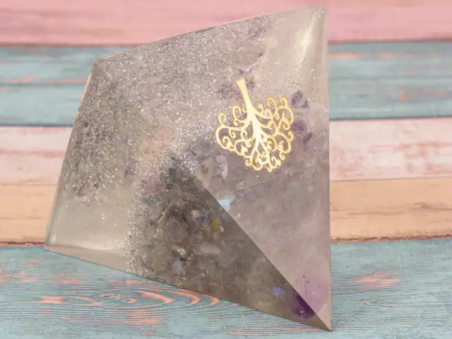 Czakra fioletowa – jak zrównoważyć energię i osiągnąć spokój ducha