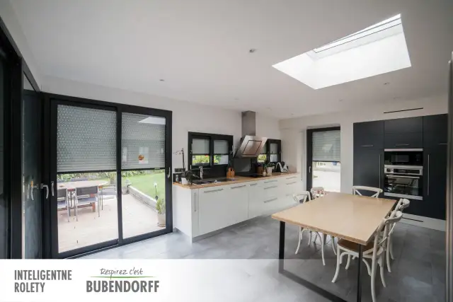 Rolety wewnętrzne: Jak zatrzymać ciepło i obniżyć rachunki?