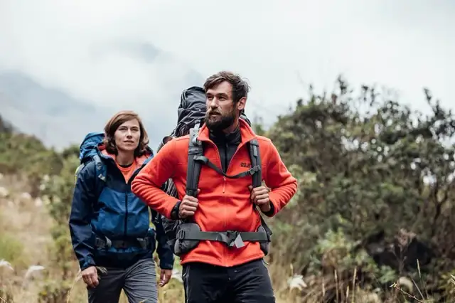 Czy kurtka narciarska nadaje się w góry? Oto co musisz wiedzieć