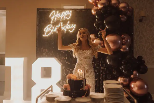 Koszt fotografa na 18. urodziny: Cennik i jak nie przepłacić?