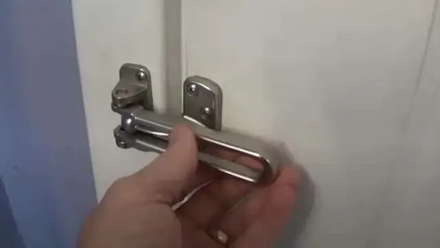 Jak zamknąć drzwi w hotelu na kartę od środka – uniknij problemów z bezpieczeństwem