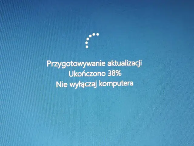 Ekran Windows 8 pokazuje "Przygotowywanie aktualizacji", ukończono 38%. Nie mogę zaktualizować Windows 8.