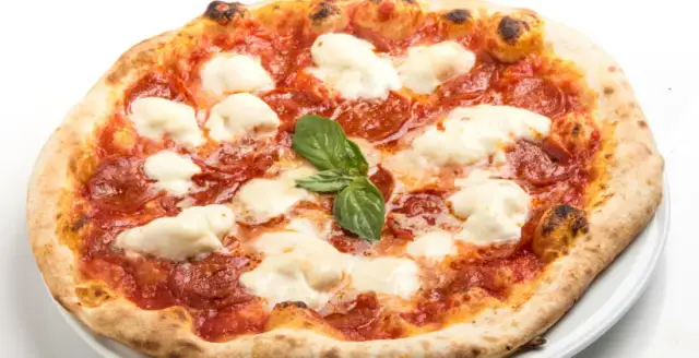 Jaka mozzarella do pizzy? Wybierz najlepszy ser dla idealnego smaku