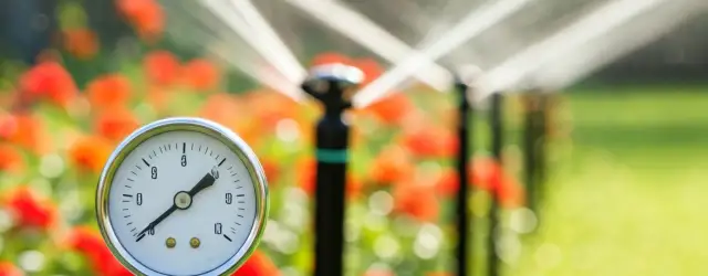 Jakie ciśnienie dla zraszaczy wynurzalnych, aby uniknąć problemów?