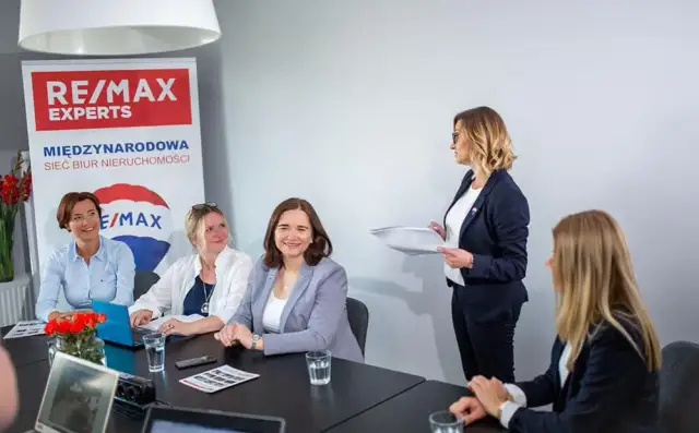 Jak sprawdzić pośrednika nieruchomości i uniknąć nieuczciwych ofert