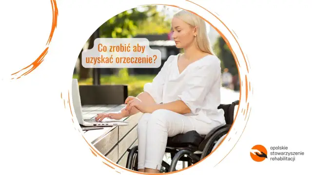 Kobieta na wózku inwalidzkim szuka informacji: "mam orzeczenie o niepełnosprawności dziecka co dalej?".