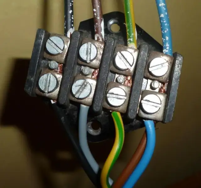 Jaki kabel do płyty indukcyjnej? Uniknij kosztownych błędów przy wyborze