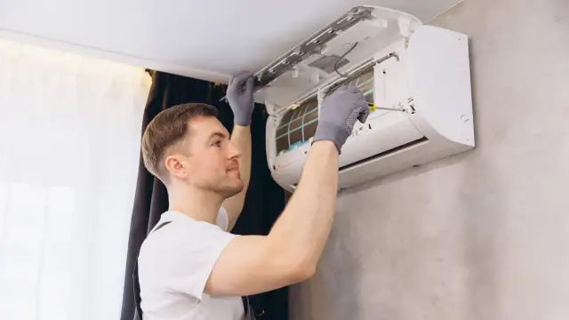 Ile kosztuje klimatyzacja do mieszkania w bloku? Sprawdź ceny i oszczędności