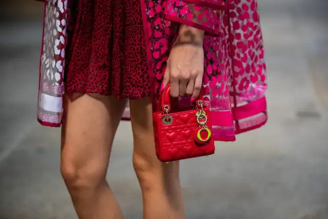 Jaki kolor paznokci do czerwonej sukni? Oto najlepsze propozycje!