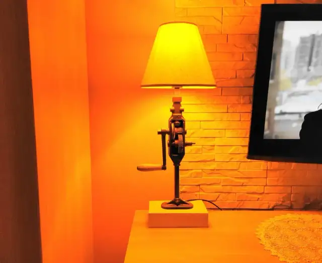 Twórz unikalne lampki DIY: inspiracje i proste projekty do samodzielnego wykonania