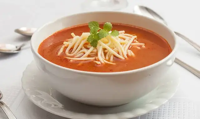 Zupa pomidorowa kalorie - ile kcal ma zupa pomidorowa z makaronem