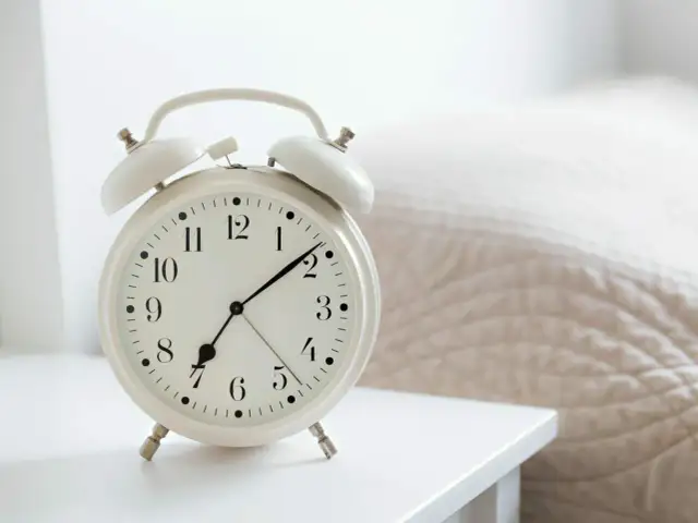 Idealny budzik do sypialni? Wybierz model dla lepszych poranków