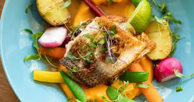 Smażony dorsz jak z morza: Sekrety chrupiącej ryby i wakacyjny smak