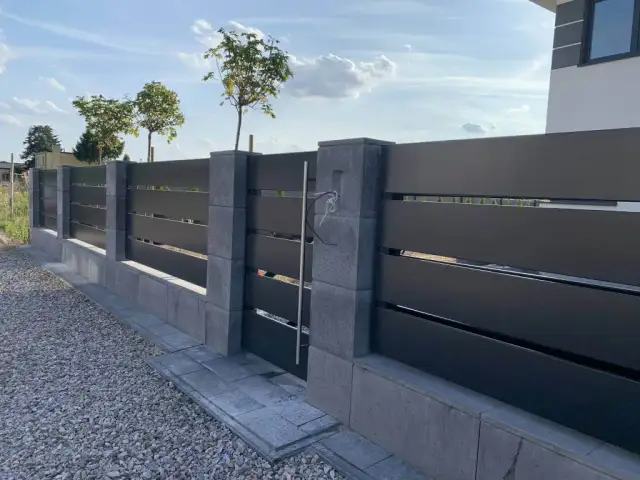 Ogrodzenie czy trzeba zgłaszać? Sprawdź, kiedy możesz budować bez pozwolenia