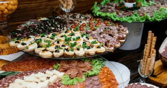 Jak zaskoczyć gości na urodzinach? Kreatywne pomysły na WOW