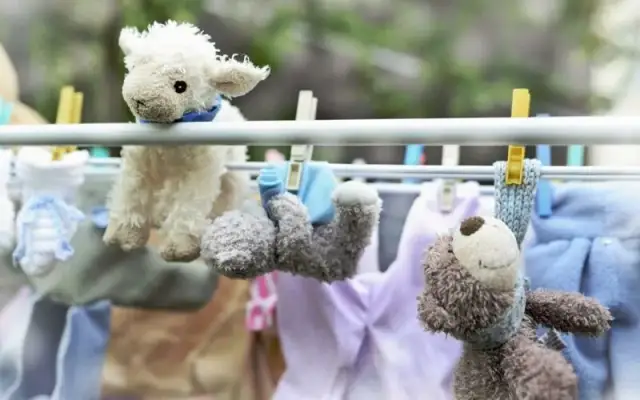 Jak wyczyścić dużego pluszowego misia bez ryzyka uszkodzeń