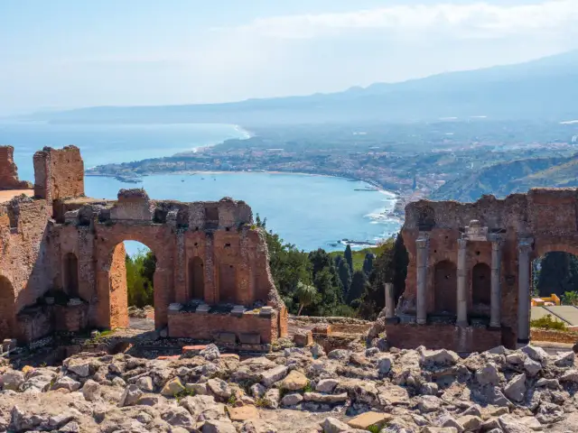 Jakie morza otaczają Włochy? Odkryj ich piękno i znaczenie