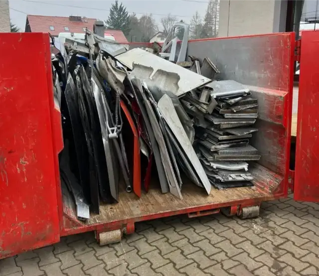 Ile za chłodnicę na złomie? Odkryj, jak zarobić więcej!