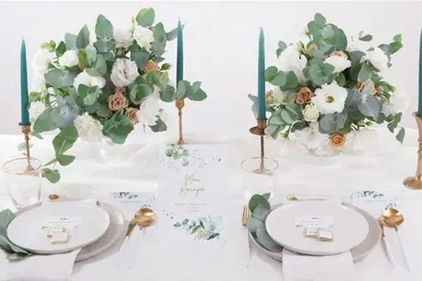 Jak ubrać stół na komunię - eleganckie i budżetowe pomysły na dekoracje