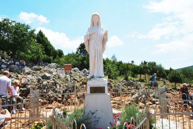 Czy Medjugorie jest uznane przez Kościół: poznaj prawdziwe stanowisko Watykanu